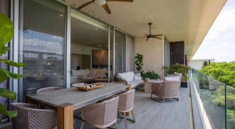 Apartment with pool — photo 5