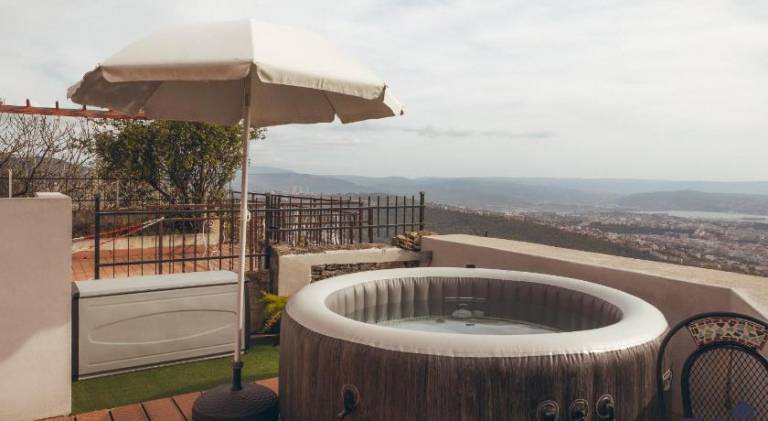 Villa with pool & hot tub — photo 4