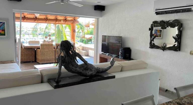 Apartment with pool — photo 2