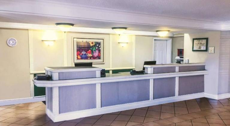 La Quinta Inn by Wyndham Moline Airport — photo 4