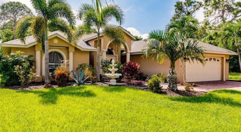 Vacation home with pool | Pets allowed — photo 3
