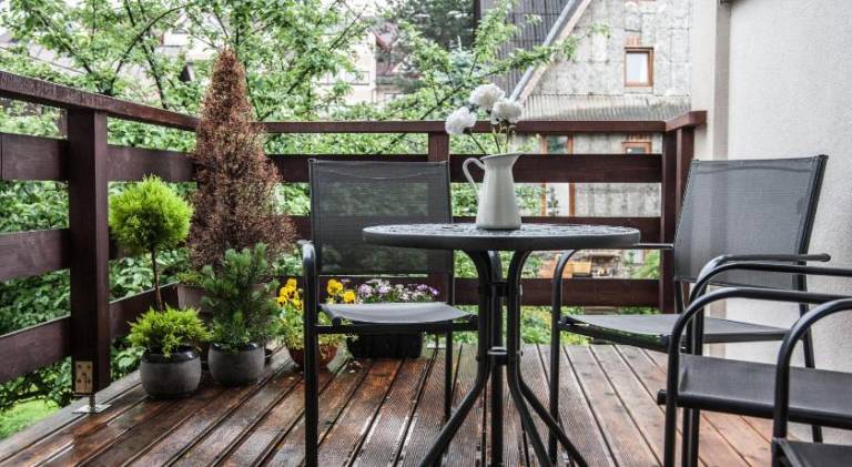 Holiday apartment with terrace & yard — photo 4
