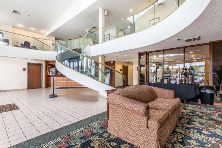 Comfort Inn Cleveland Airport — photo 2