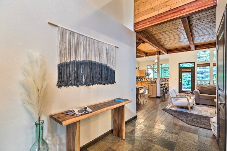 Mountain-Modern Unit: Golf, Hike, Ski & More! — photo 4