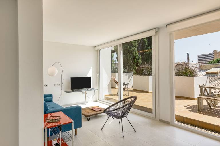 Apartment with patio | Beach view — photo 3