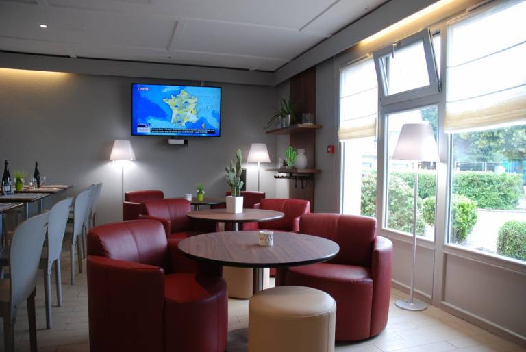 Campanile Creil Villers Saint Paul Hotel — photo 2