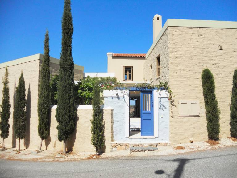 Charming house with sea view in Chrousa, fenced garden — photo 2