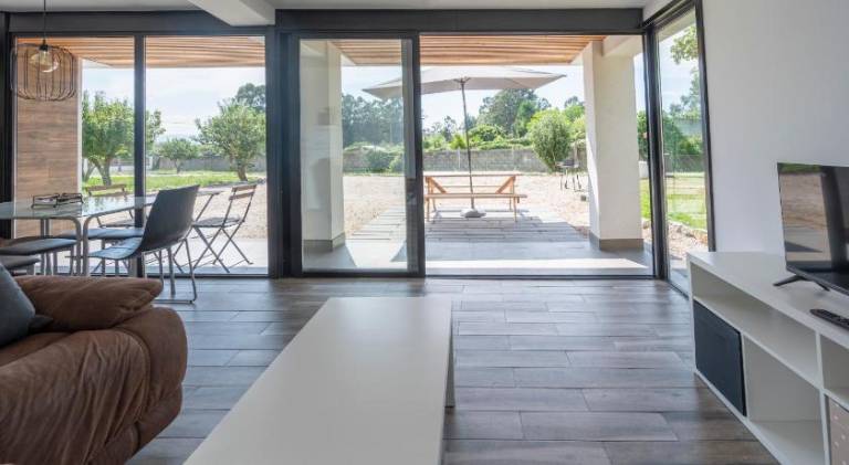 House with patio, garden & barbecue — photo 2