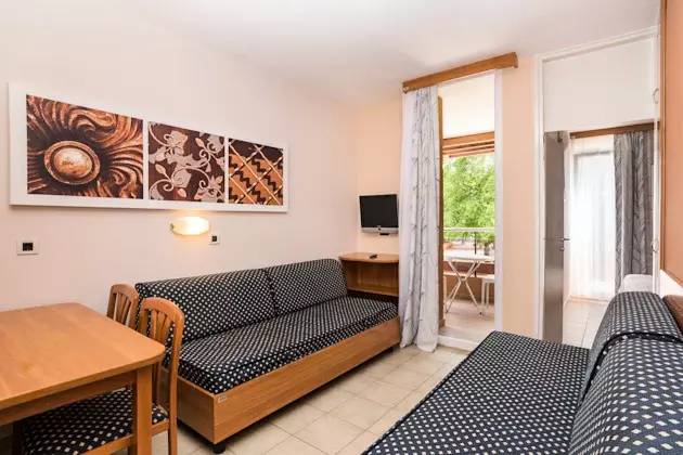 Rental apartment with yard, pool & terrace — photo 3