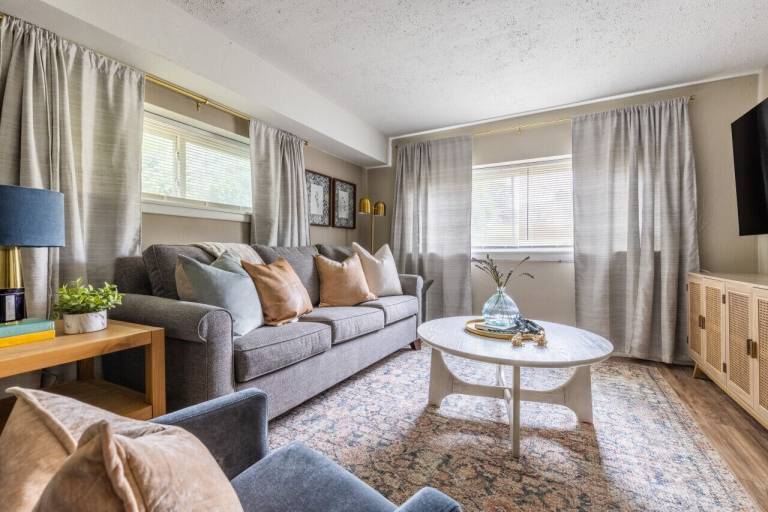 Apartment  Bay Village