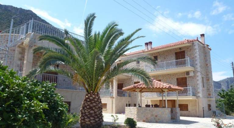 Apartment with garden, patio & barbeque | Next to the beach | Pets are welcome in South Kynouria