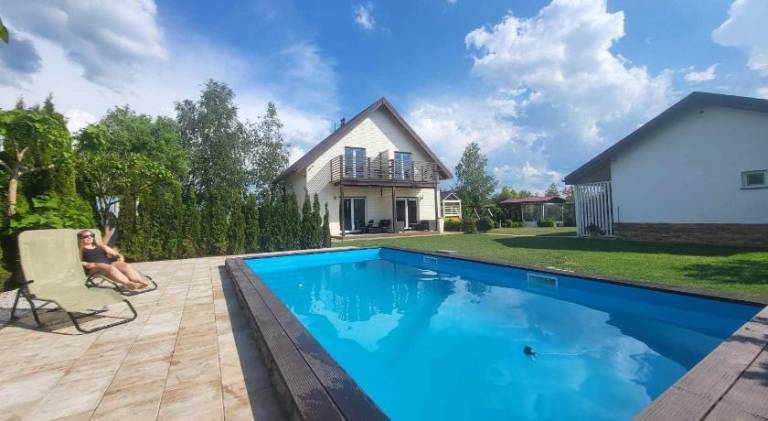 Pleasant house with pool, patio & garden | Pets allowed — photo 3