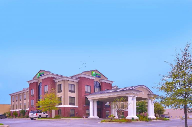 Holiday Inn Express Pine Bluff - Pines Mall Hotel By IHG in Pine Bluff, AR
