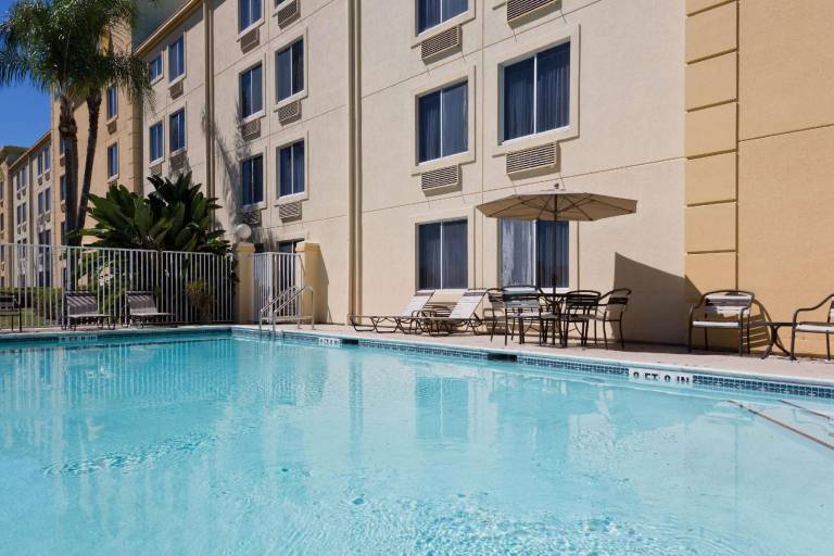 La Quinta Inn & Suites by Wyndham Lakeland East — photo 2