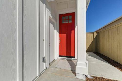 Charming Cozy Guest house with Private Entrance Close to trails