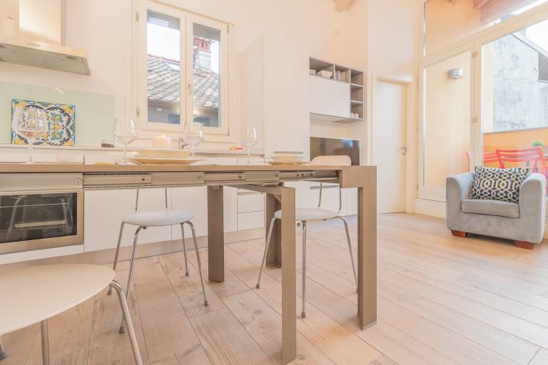 Rental apartment with patio — photo 4