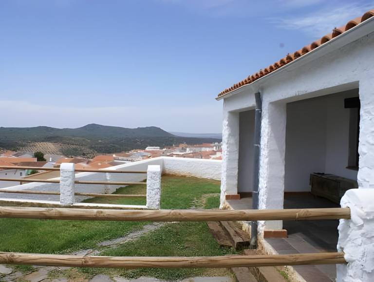 Casa Fuentes de León