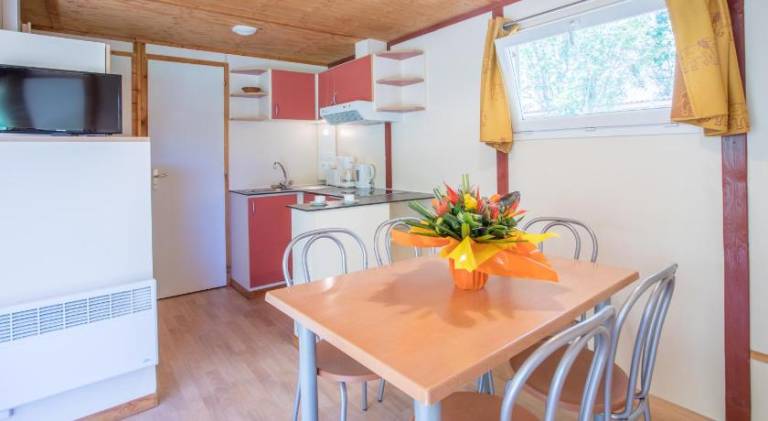 Serviced apartment with garden, pool & patio | Dogs allowed — photo 4