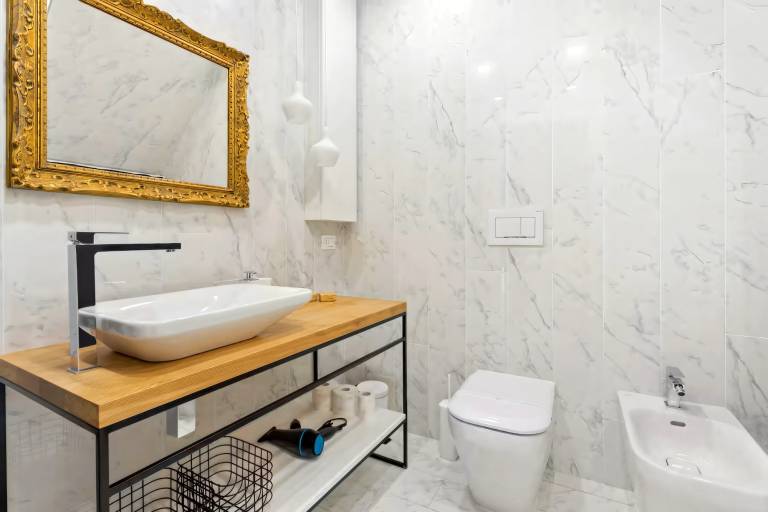 Dimora San Lorenzo — Private Courtyard Apartment with Optional Wellness Suite, Castello, Venice — photo 5