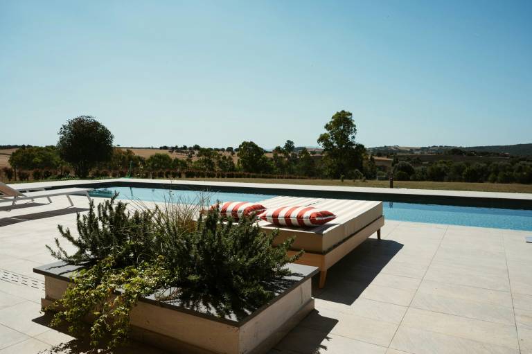 Vacation home with yard, private pool & grill | Sea view — photo 2