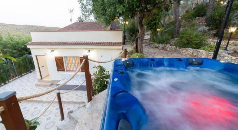 House with jacuzzi — photo 2