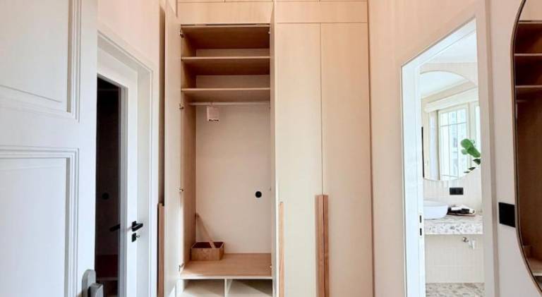 Luxury New Apartment with Balcony Steps from Wenceslas Square — photo 4
