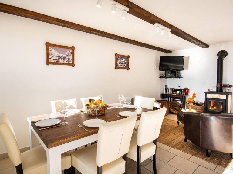 Ferienhaus in Bast, Promajna für max. 6 Personen Ferienhaus in Bast, Promajna für max. 6 Personen