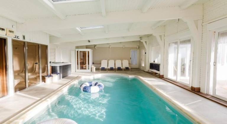 Chalet with pool, hot tub & sauna | Perfect for remote work | Pet-friendly — photo 5