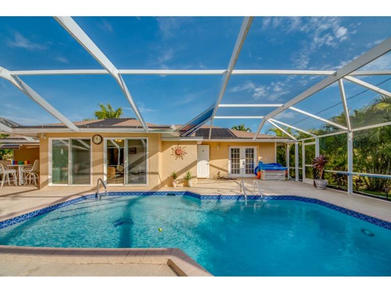 Family-Friendly Pool Retreat for You & Your Fur Baby Villa Hideaway – Roelens Vacations — photo 3