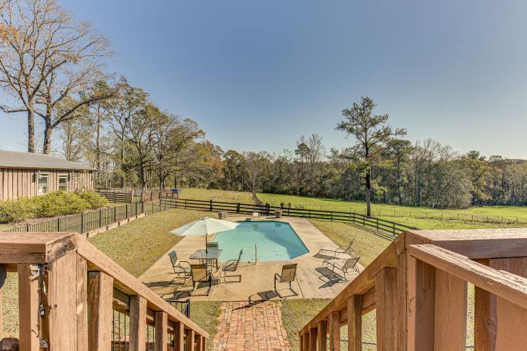 Pet-Friendly Opp Vacation Rental w/ Spacious Deck! in Al