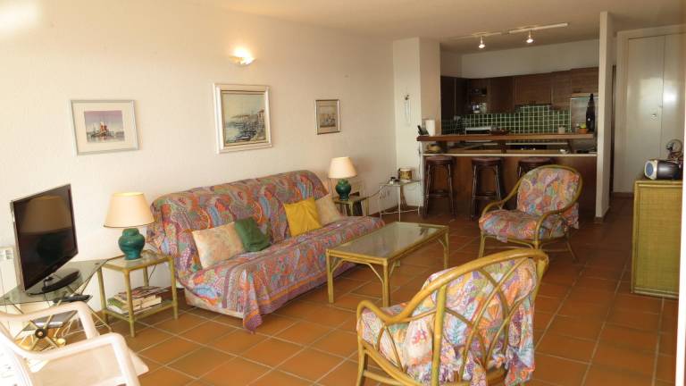 Family-friendly rental apartment with patio, garden & pool | Garden view | Dogs allowed — photo 4