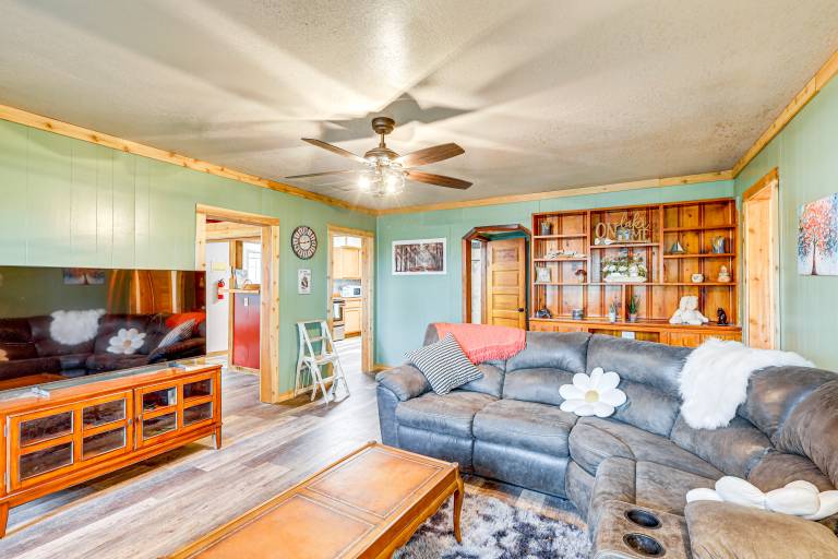 Deck, Hot Tub & Lake View: Brownwood Home! — photo 2