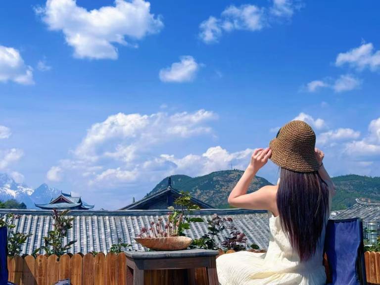 Yiyuan Snow Mountain View Naxi Style Inn in Lijiang