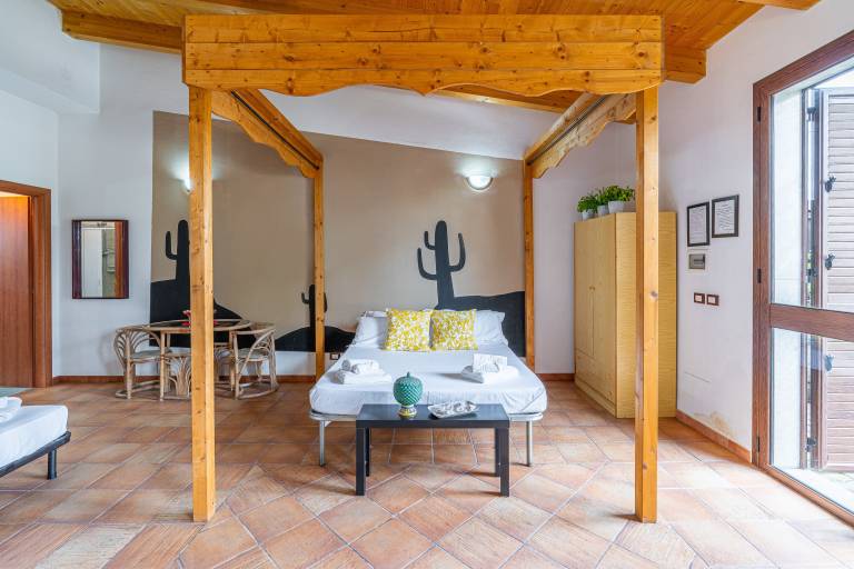 Apartment 'Pathos Retreat Limone' with Shared Pool, Wi-Fi and Air Conditioning in Syracuse