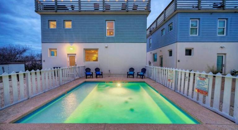Vacation home with grill & pool in Port Aransas, TX