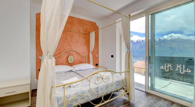 Serviced apartment with terrace & pool | Pet-friendly — photo 2