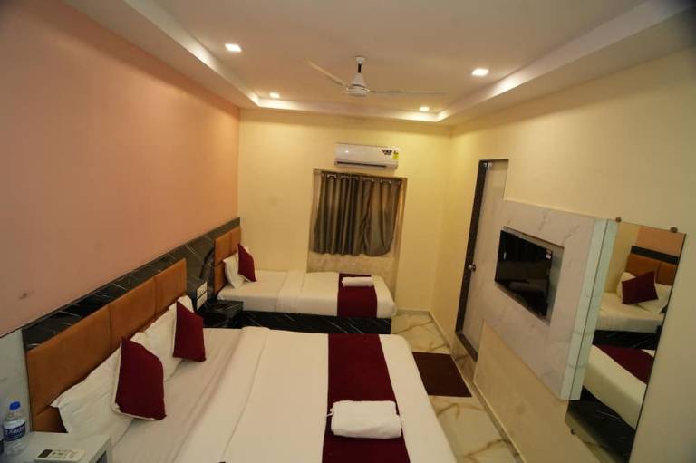 Hotel Rinza Residency