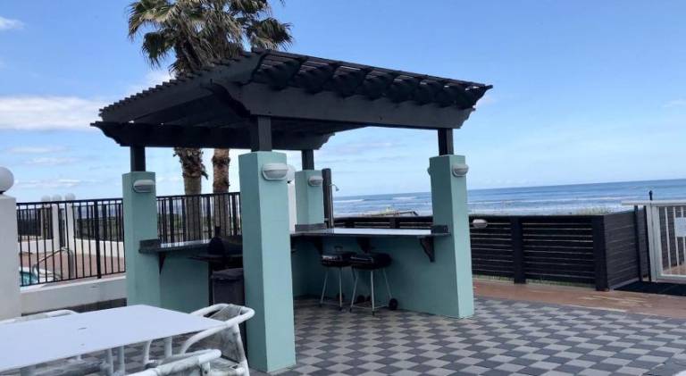Beachfront 3 Bedroom Condo — photo 4
