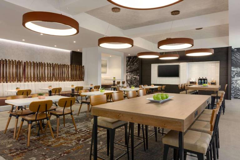 La Quinta Inn & Suites by Wyndham Santa Rosa Sonoma — photo 4