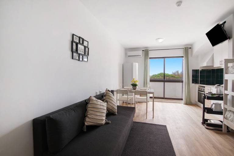 Apartment 'The Oura Stay' with Sea View, Wi-Fi and Air Conditioning — photo 2