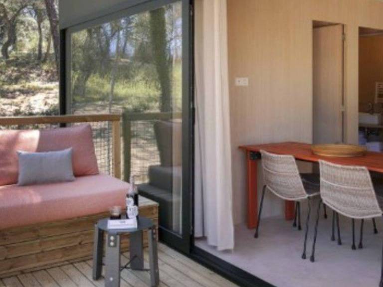 Mobile home with pool — photo 3