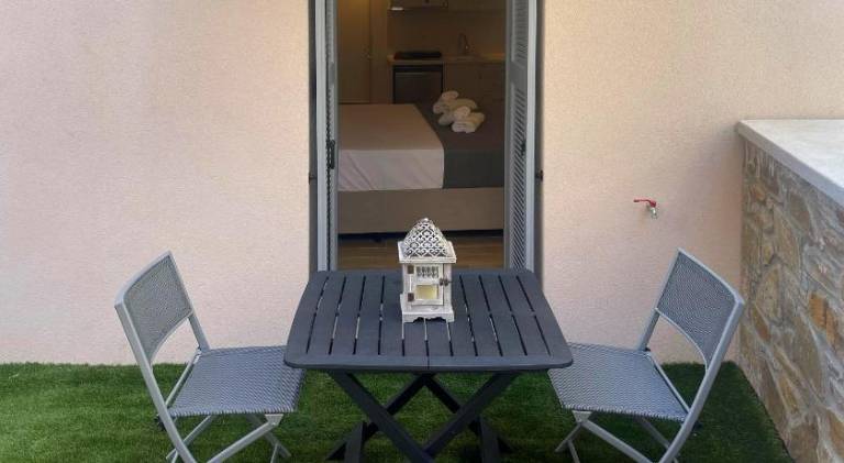 Holiday apartment with patio — photo 4