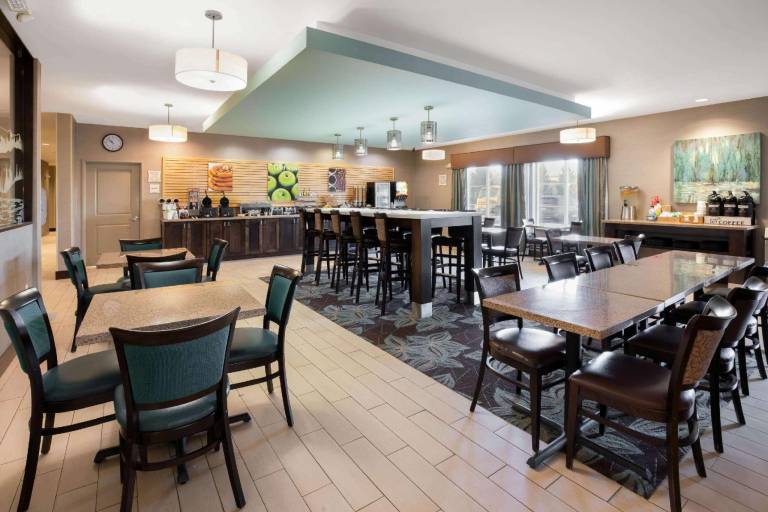 La Quinta Inn & Suites by Wyndham Bellingham — photo 4