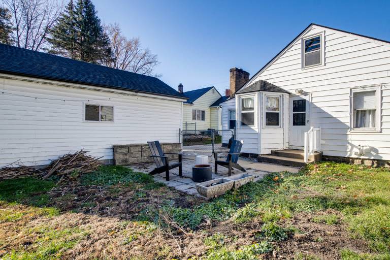 Updated & Charming! Waterloo Home w/ Patio — photo 4