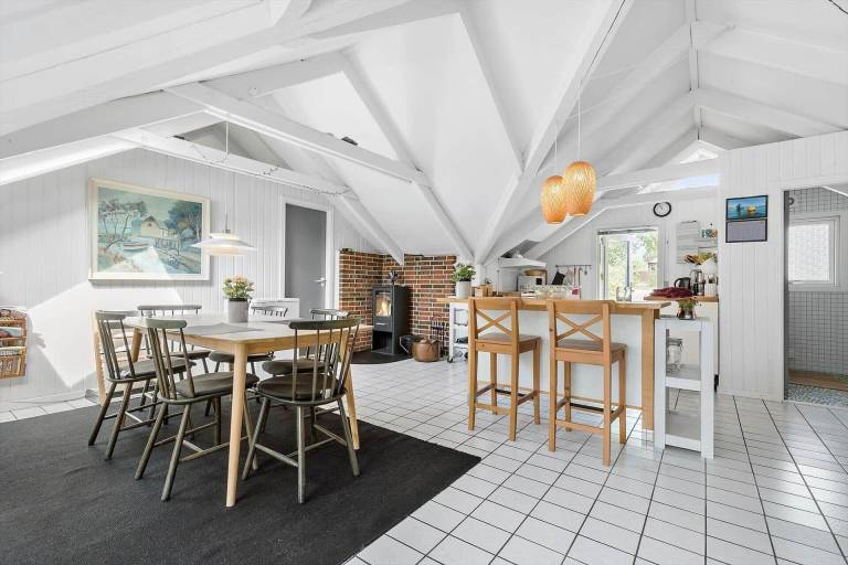 Vacation home with grill & patio — photo 4