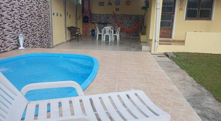 Vacation home with pool — photo 3