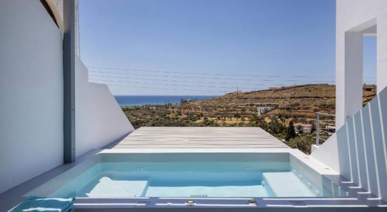 Villa with hot tub, heated pool & terrace | Suitable for remote work | Pets allowed — photo 3