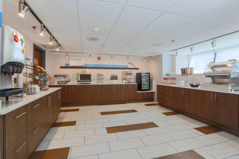 Holiday Inn Express Milwaukee - West Medical Center By IHG — photo 4