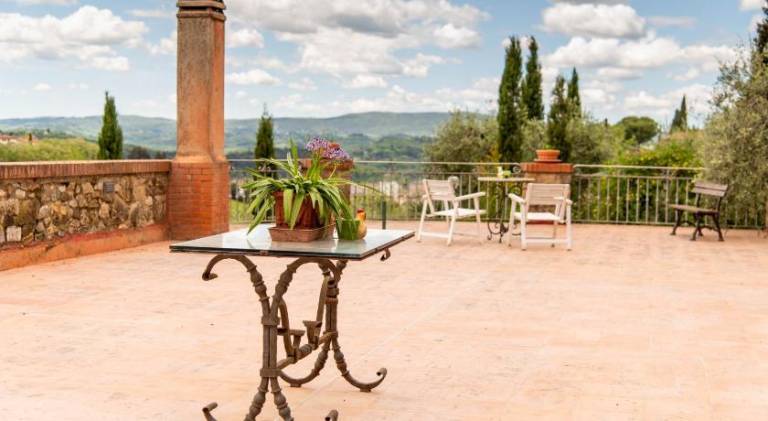 Chianti Villa with Private Park, 2 Apartments & Panoramic Views — photo 3