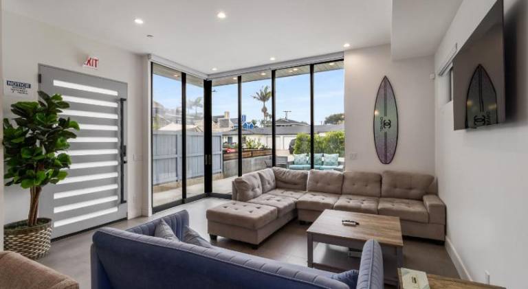 Vacation home with patio | Suitable for remote work — photo 3